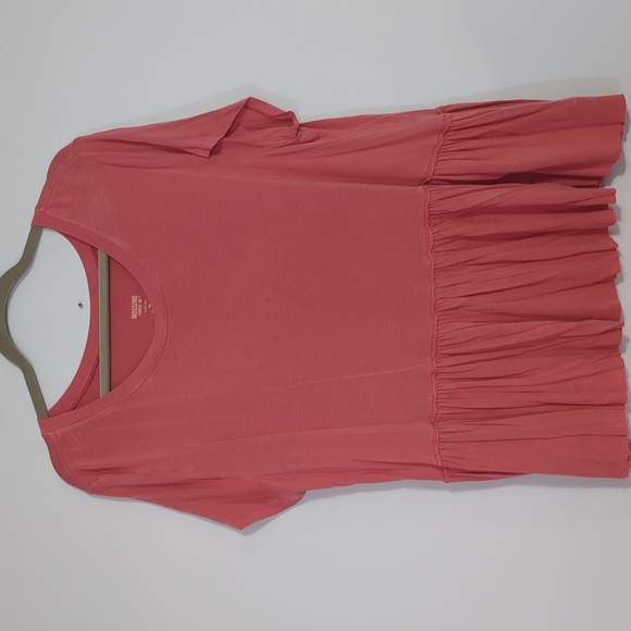 PLUS SIZE Top - Picture 1 of 2